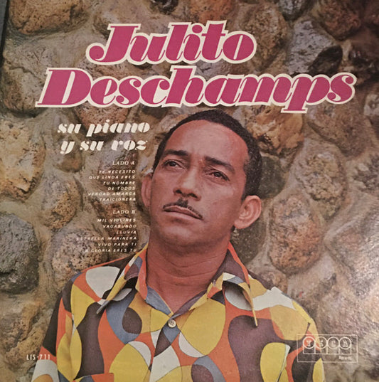 Su piano y su voz